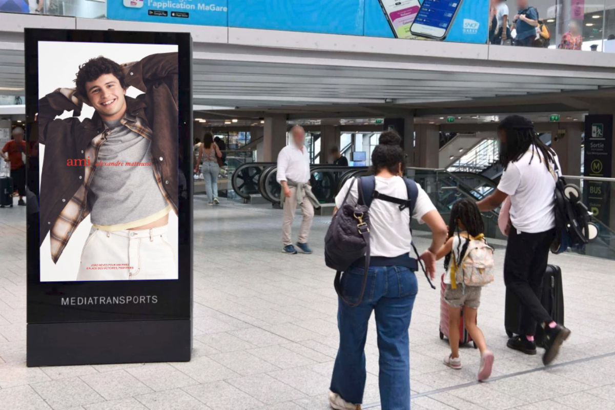 AMI programmatic DOOH campaign x Vistar Media for new pop up store in Paris 3
