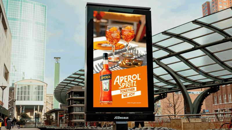 Aperol Spritz Advertisement on a DOOH urban panel-1