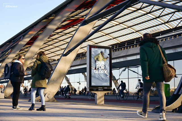 Samsung API DOOH Amsterdam Centraal
