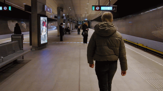 Samsung API DOOH Metro station