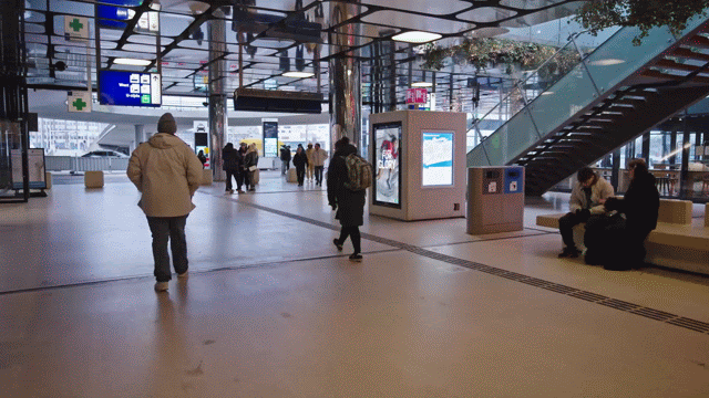 Samsung API DOOH train station 2