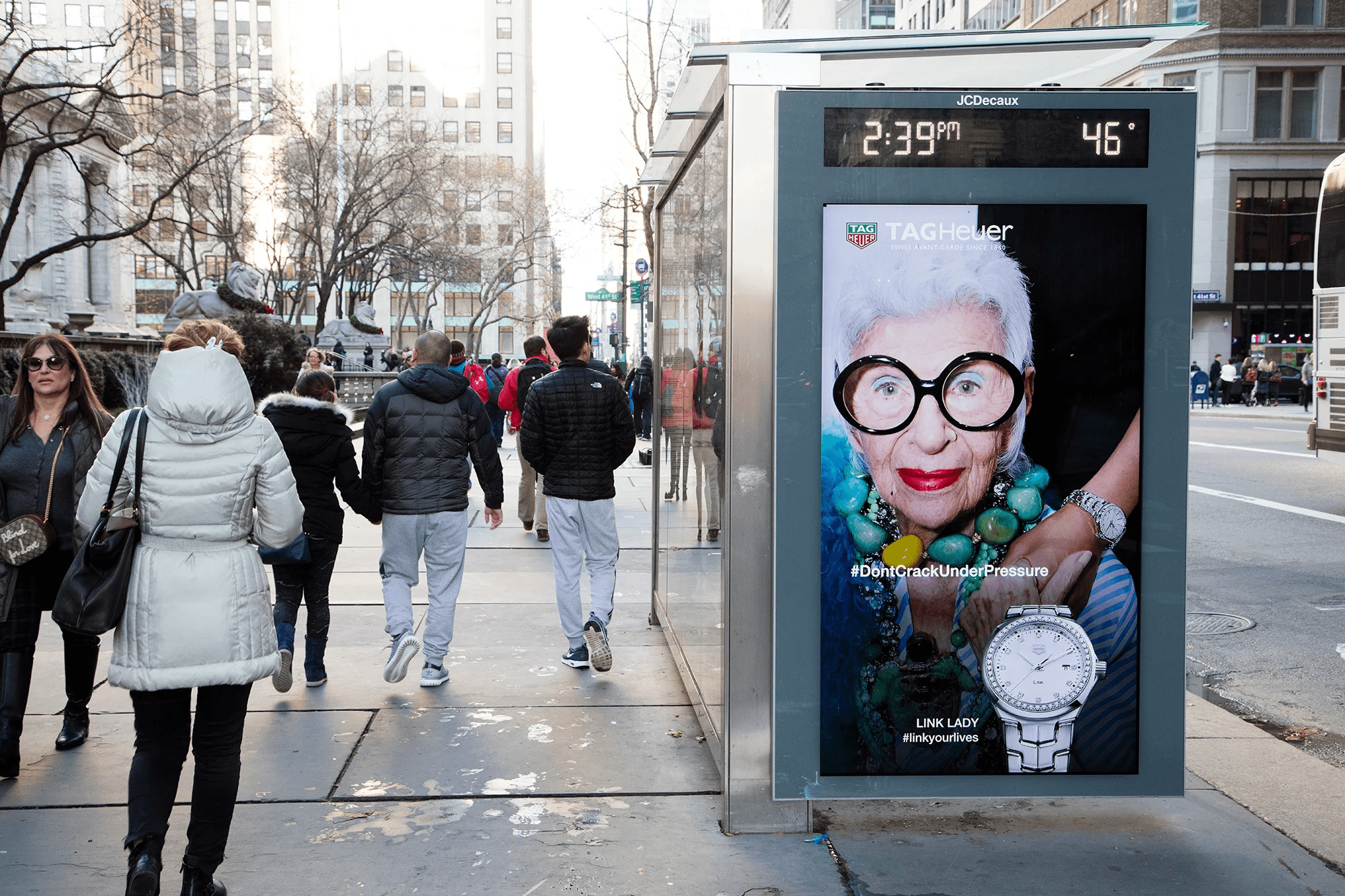 bus shelter audience engagement dooh