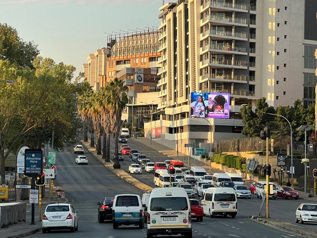 L'Oreal's full scale, mass targeted, DOOH campaign