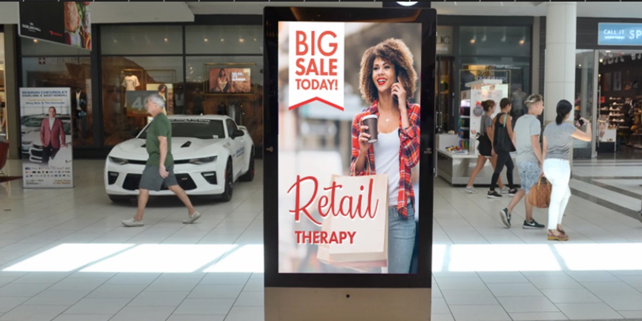 DOOH retail advertisement in a mall entrance