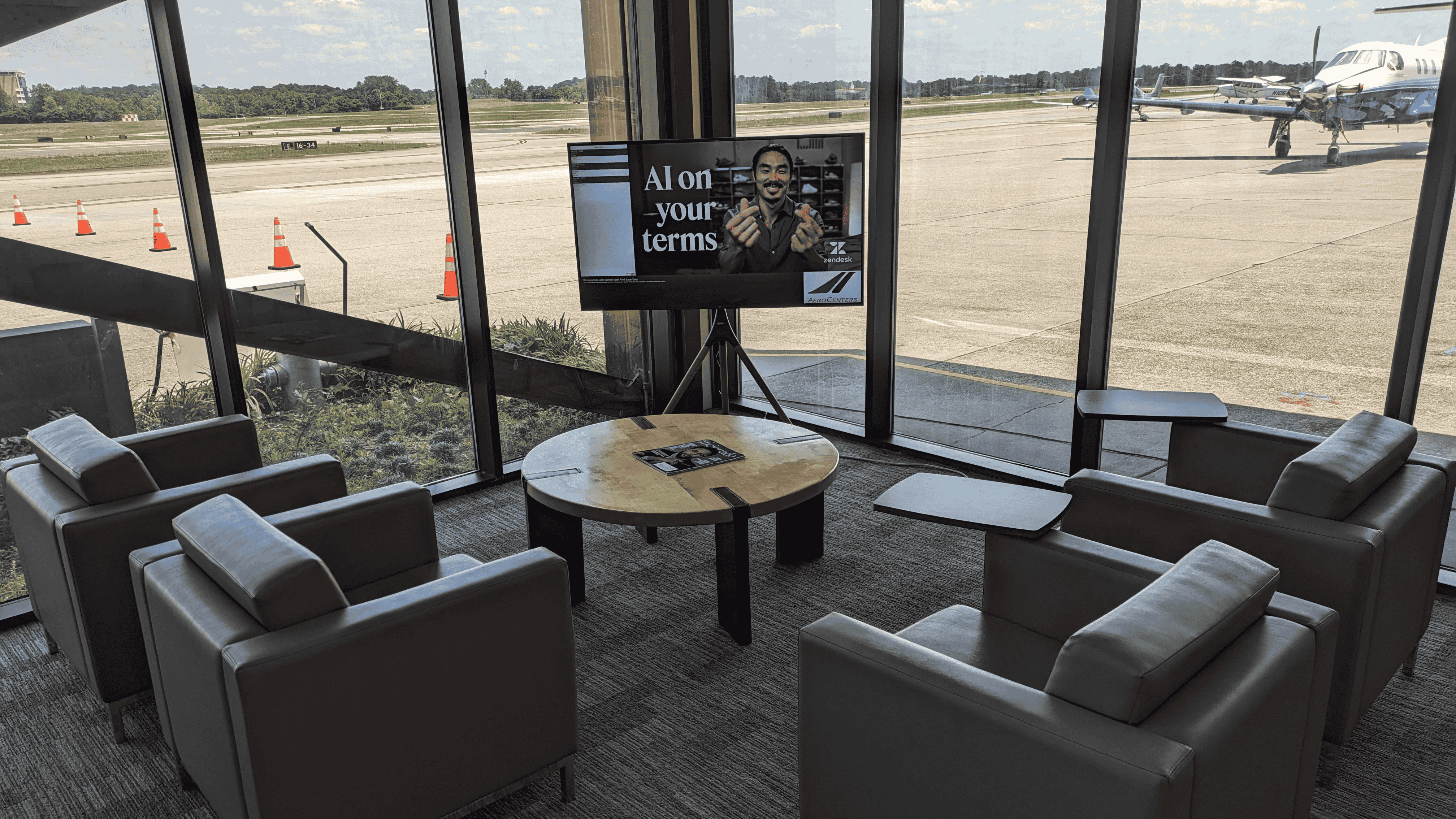 private airport screens