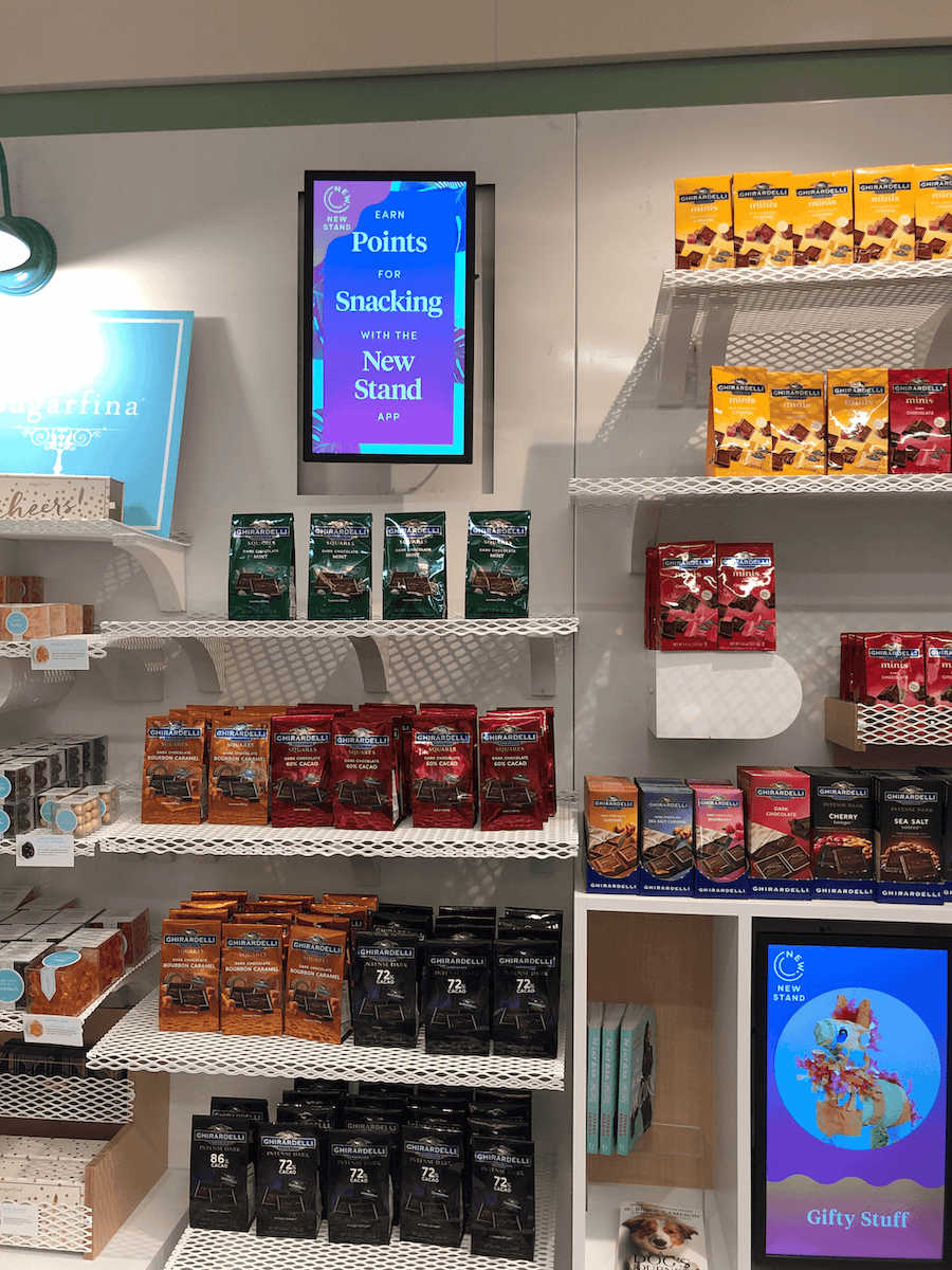 airport stand stores