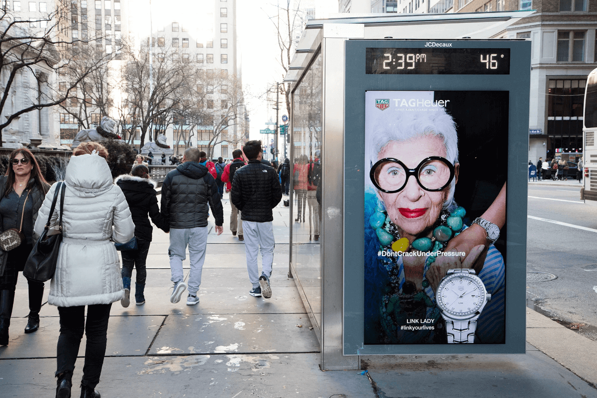 bus shelter audience engagement dooh