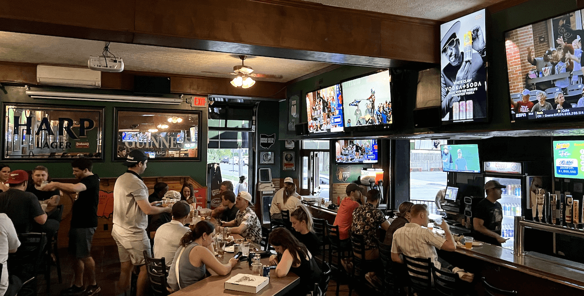 casual dinning digital screens consumers engagement