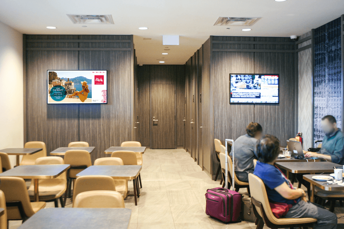 digital screens airport lounges