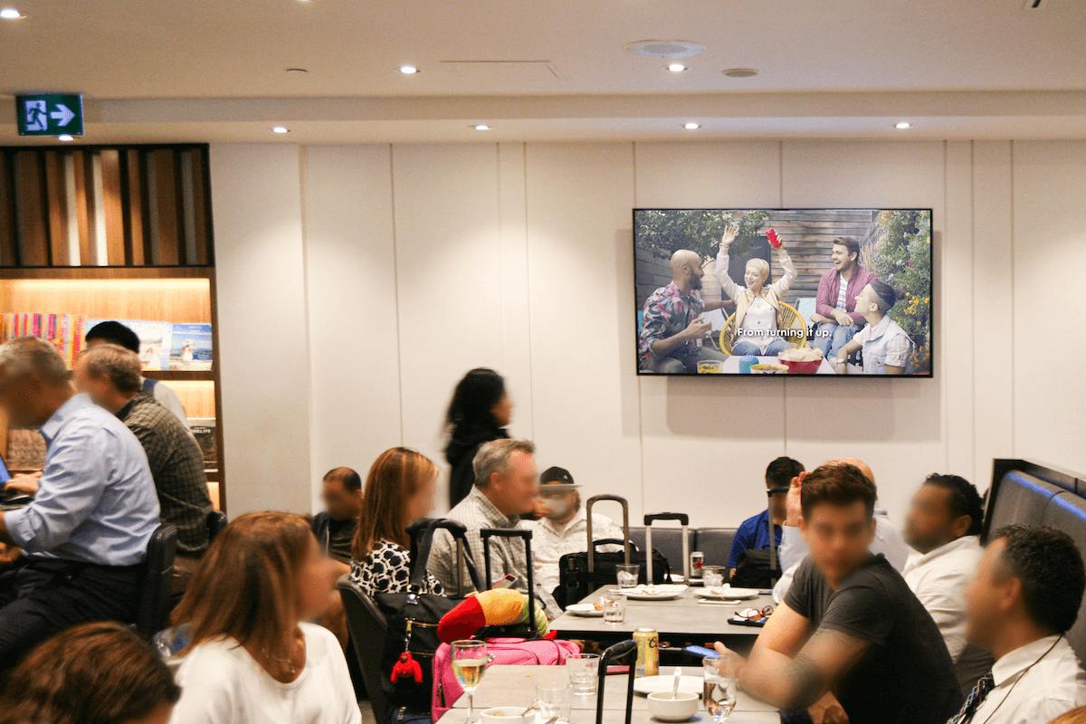 digital screens can airport media