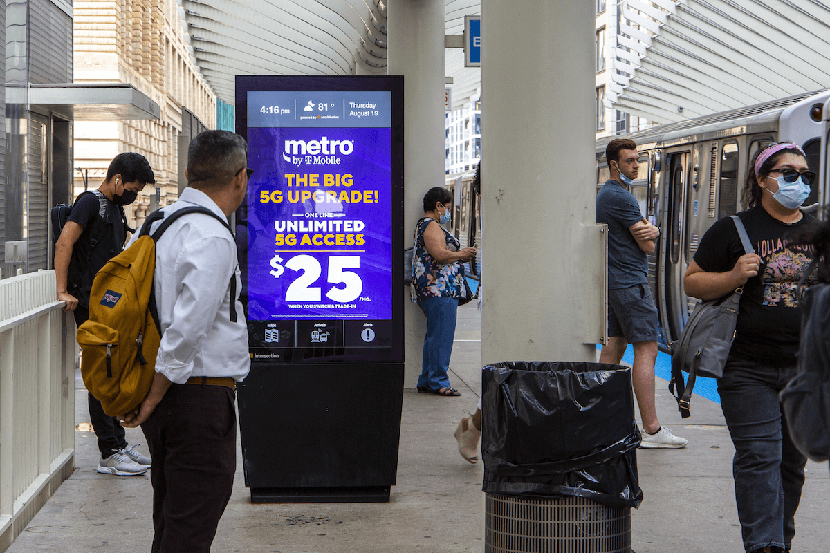 dooh screens transit.train_stations