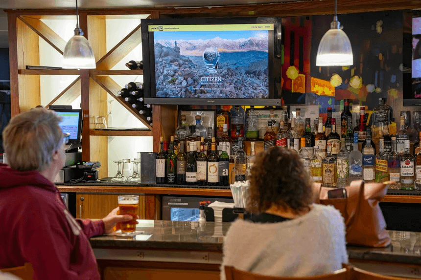 engaging consumers_airport-bar-restaurant