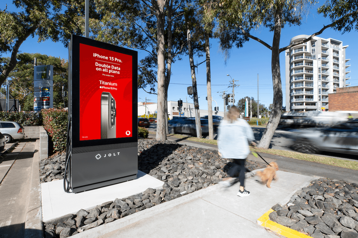 jolt pdooh_vodafone urban panels digital screen 