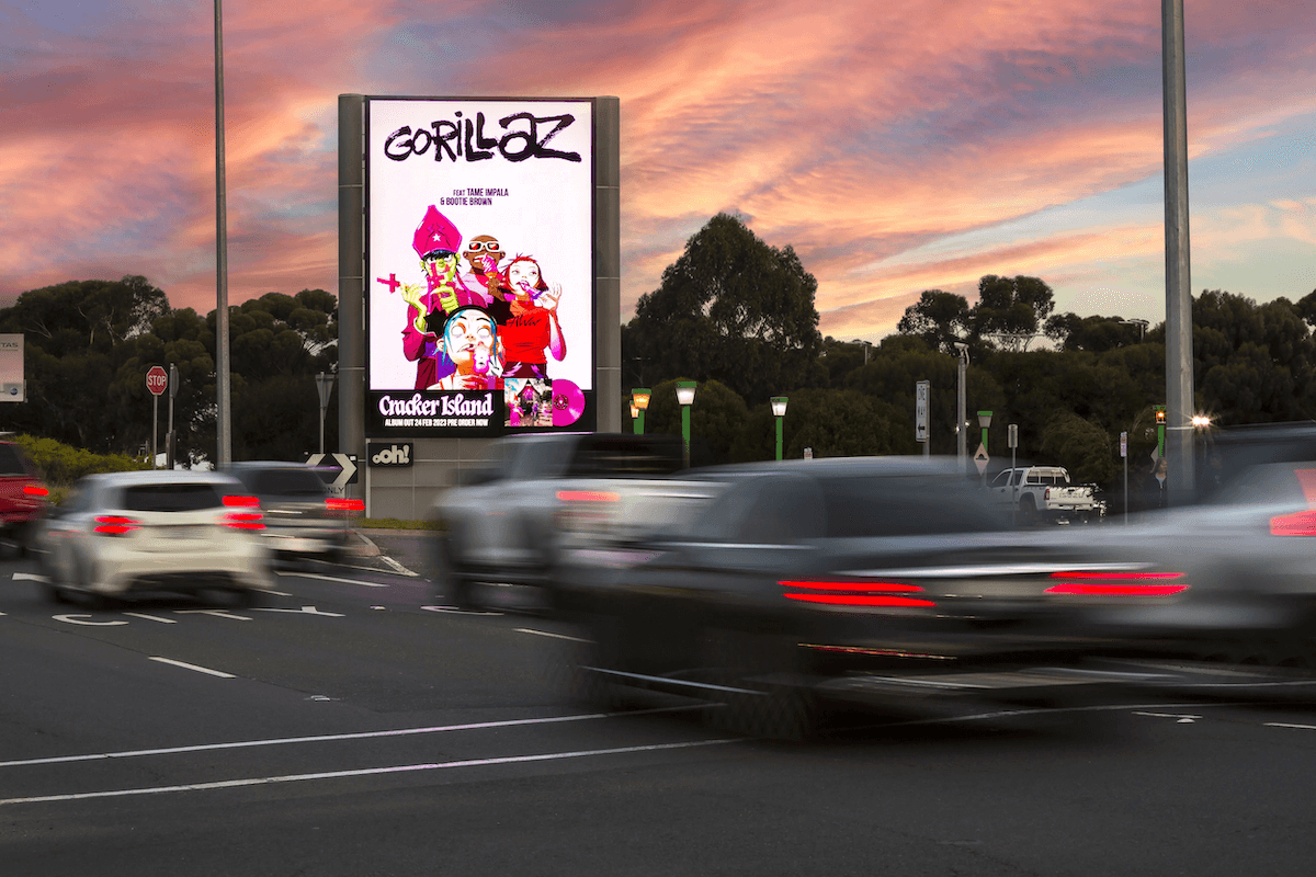 outdoor digital screens attract consumer