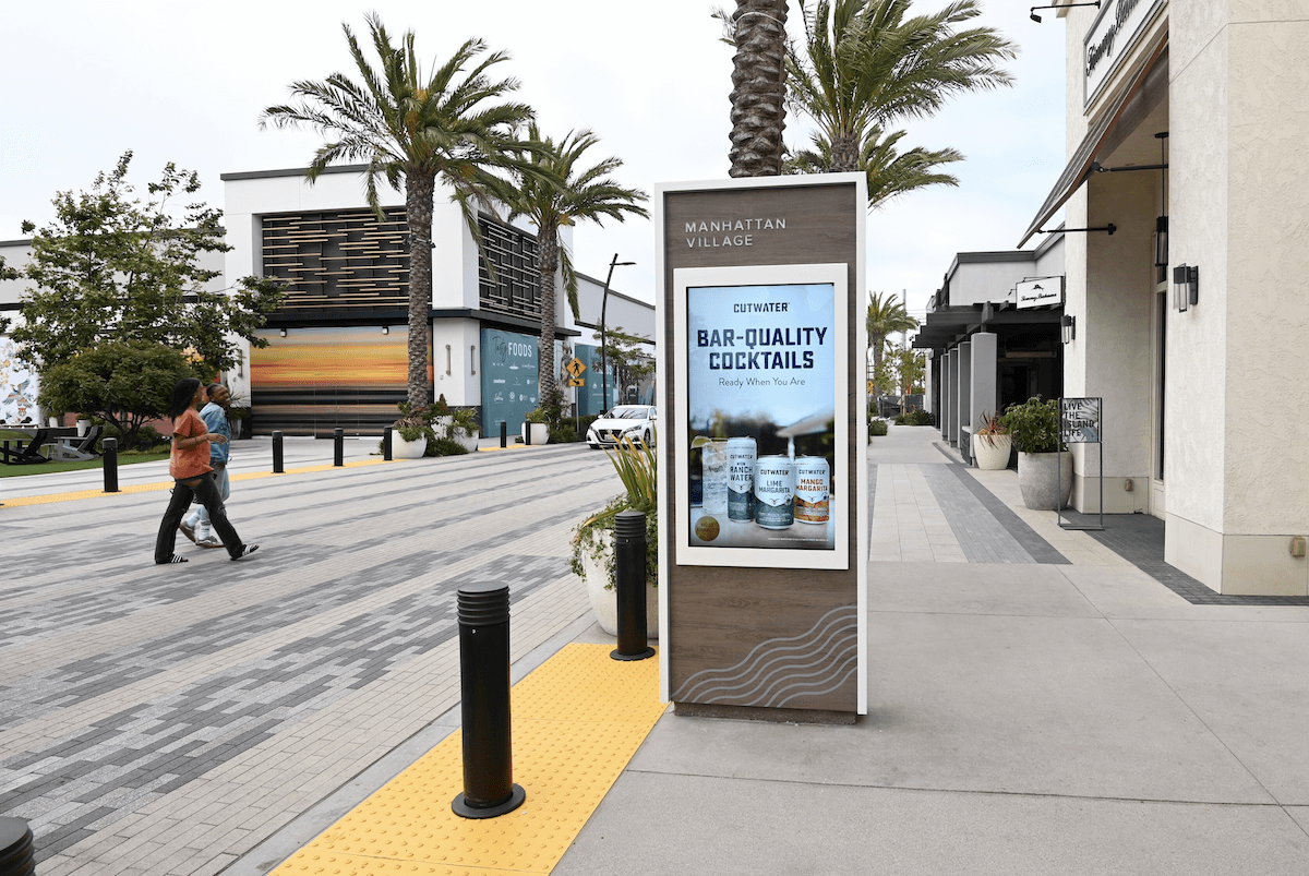 screens attract consumer urban panels
