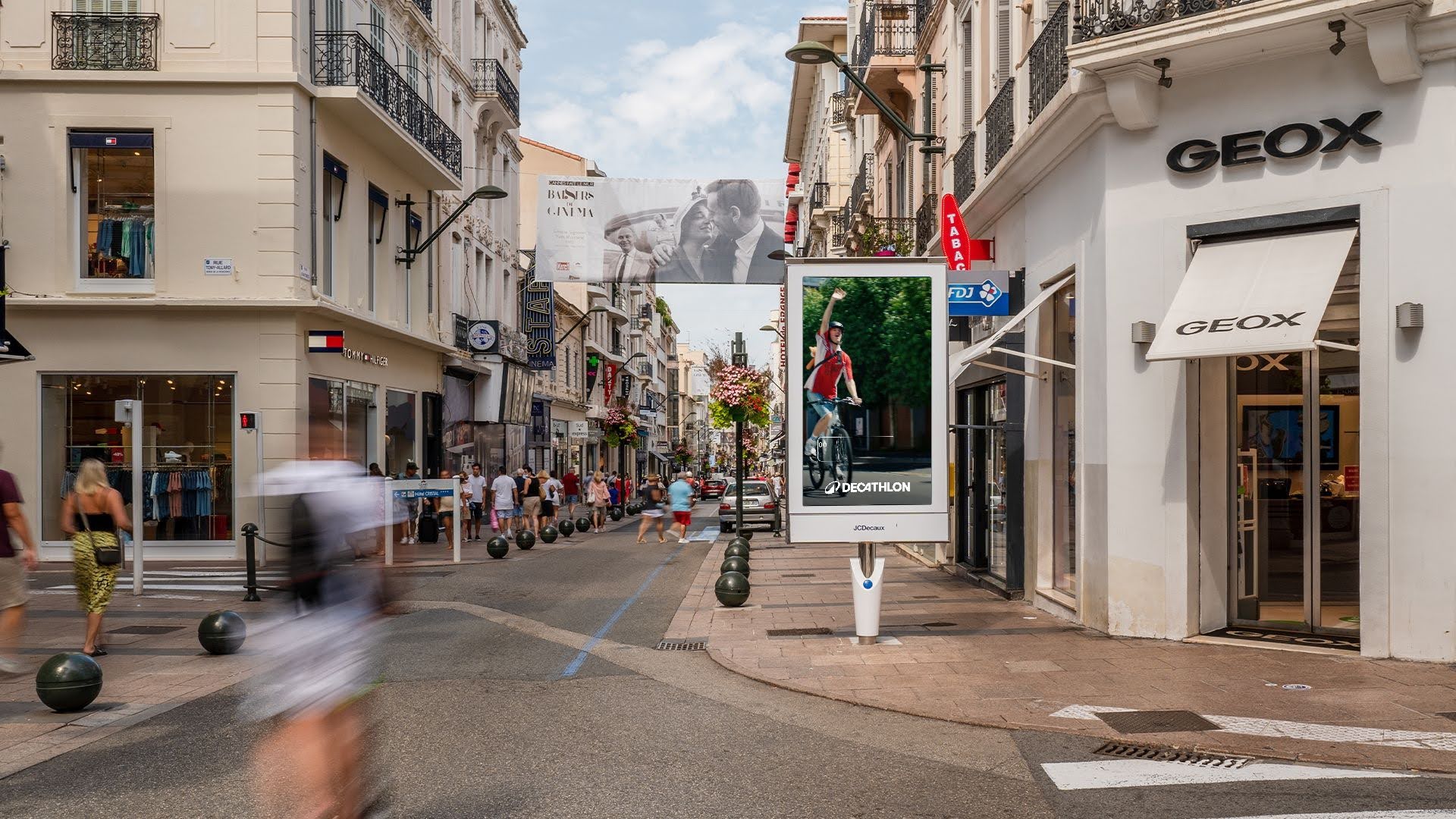 Decathlon case study DOOH bike video